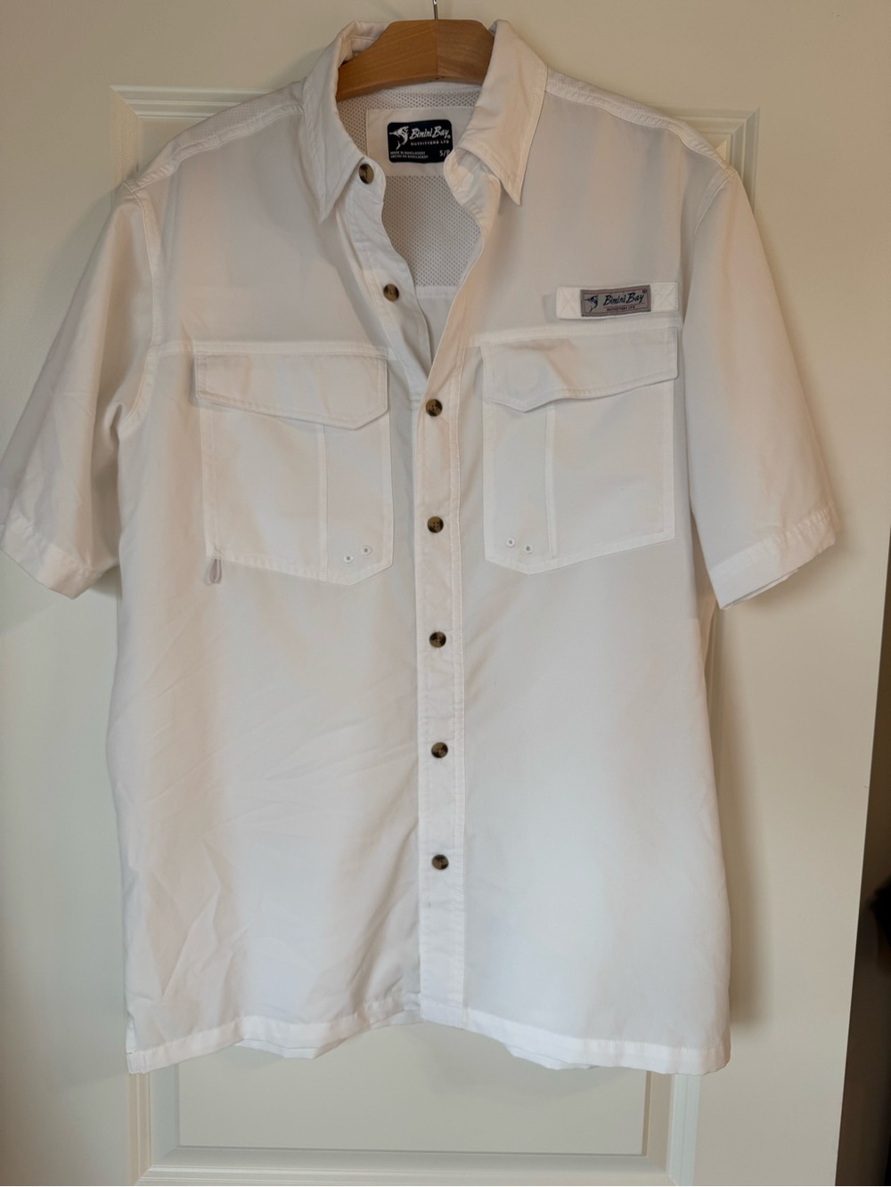 Men’s White Short-Sleeve fishing Shirt with Chest Pockets